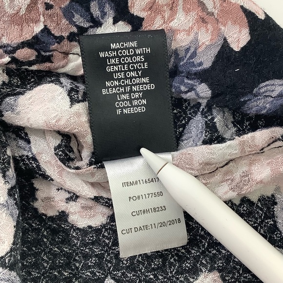 torrid 00 floral cold shoulder v neck blouse size M/L or 10 EUC - Picture 6 of 14